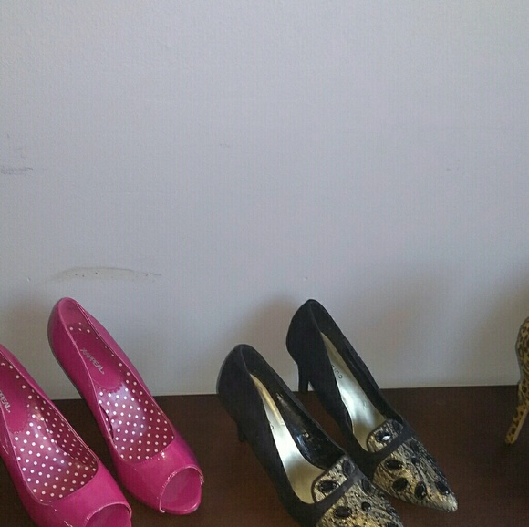 Women's Shoes - Picture 1 of 3